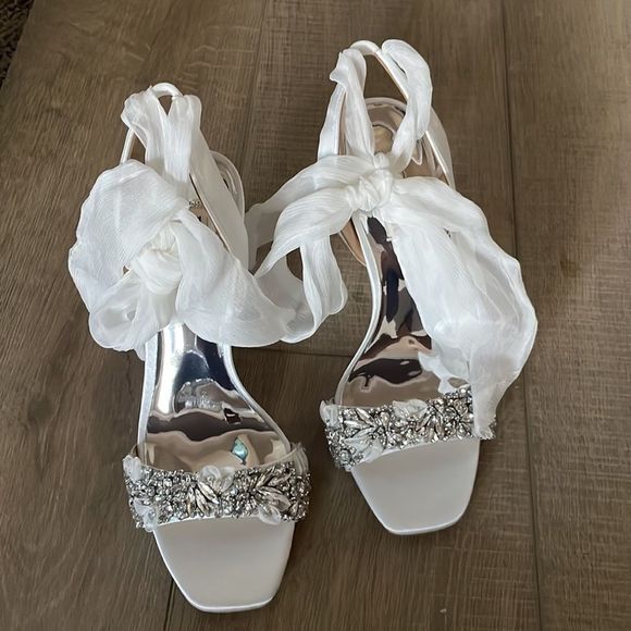 Badgley Mischka | Shoes | Badgley Mischka Bobbie Statement Bow Strap  Stiletto Heel White Ankle Bow Us 6 | Poshmark